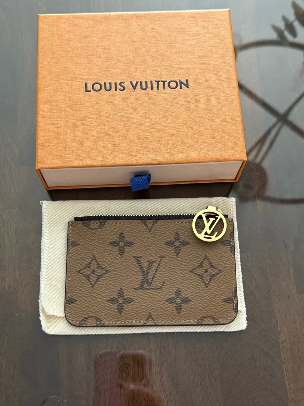 Louis Vuitton Reverse Card Holder. - Picture 2 of 2